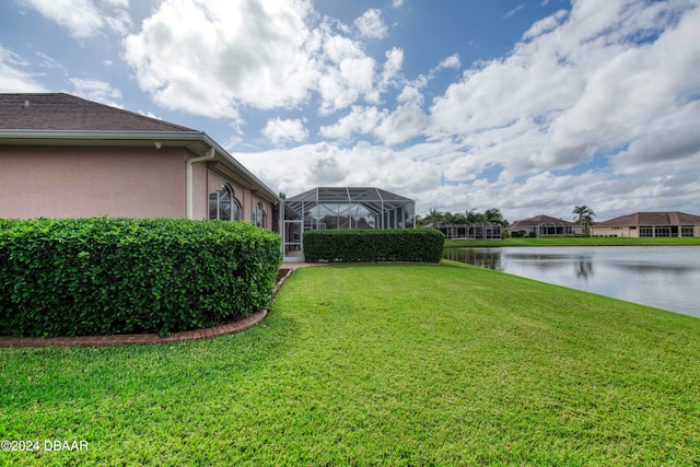 view of yard featuring a water view