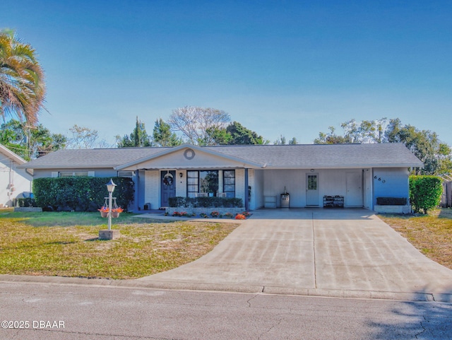 single story home with a front yard and driveway