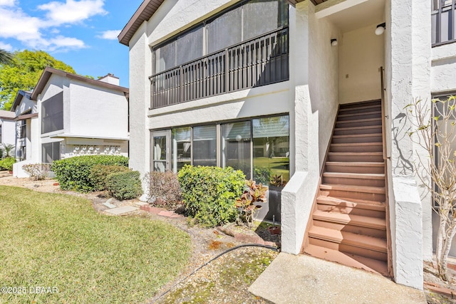 1 Tomoka Oaks Blvd Unit 112, Ormond Beach, FL 32174 - entrance to property featuring stucco siding and a lawn