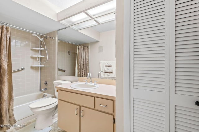 1 Tomoka Oaks Blvd Unit 112, Ormond Beach, FL 32174 - full bath with toilet, a closet, vanity, and shower / tub combo with curtain