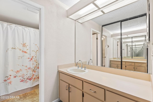 1 Tomoka Oaks Blvd Unit 112, Ormond Beach, FL 32174 - bathroom featuring a textured ceiling, vanity, toilet, and a shower with curtain