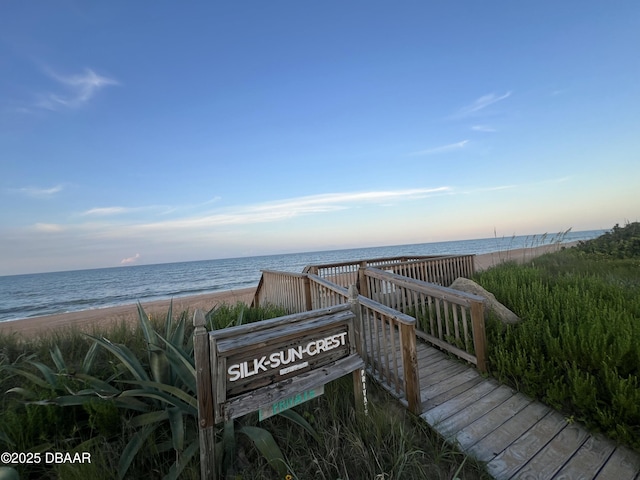 40 Silk Oaks Dr, Ormond Beach, FL 32176 - view of home's community with view of water and beach