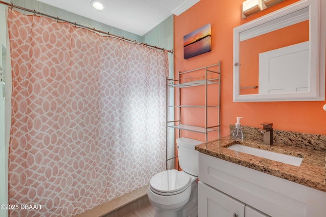 full bath with vanity, a shower with shower curtain, and toilet