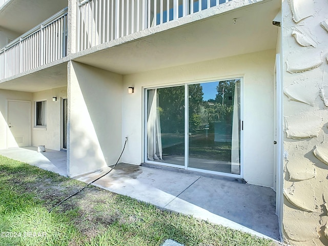 entrance to property featuring a balcony