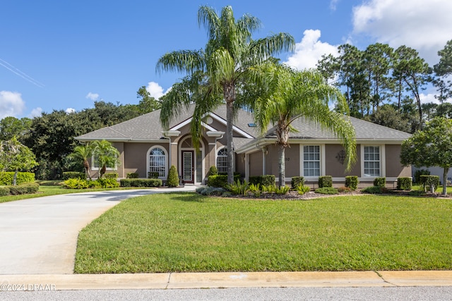 ranch-style home featuring a front lawn