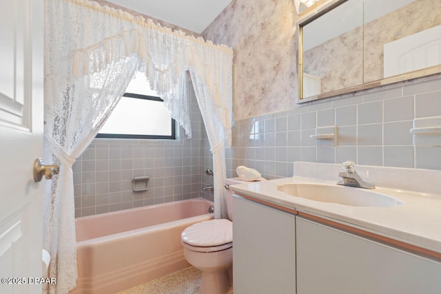 10 Juniper Dr, Ormond Beach, FL 32176 - full bath with toilet, vanity, tile walls, and shower / bath combo