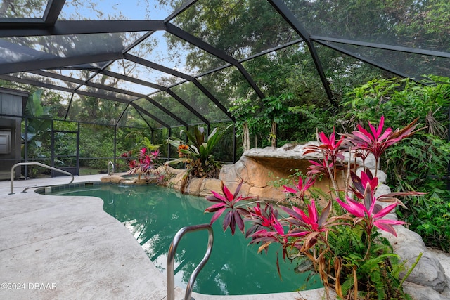 120 Beach St, Ponce Inlet, FL 32127 - view of pool featuring a patio, a lanai, and a pool with connected hot tub
