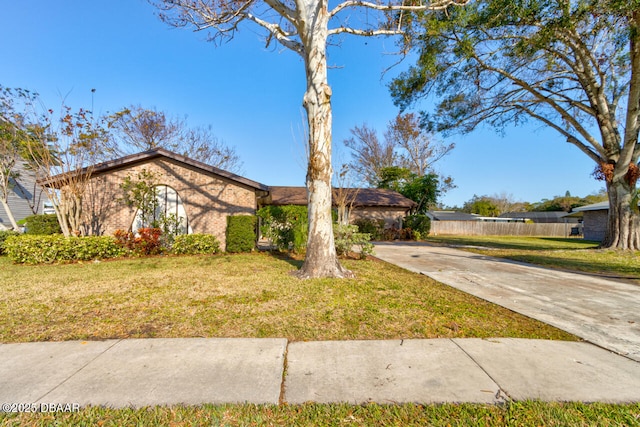 single story home featuring a front lawn