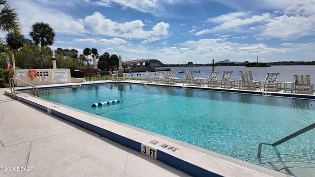 view of pool featuring a water view