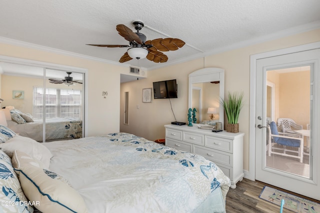 bedroom featuring ornamental molding, a textured ceiling, ceiling fan, hardwood / wood-style floors, and a closet