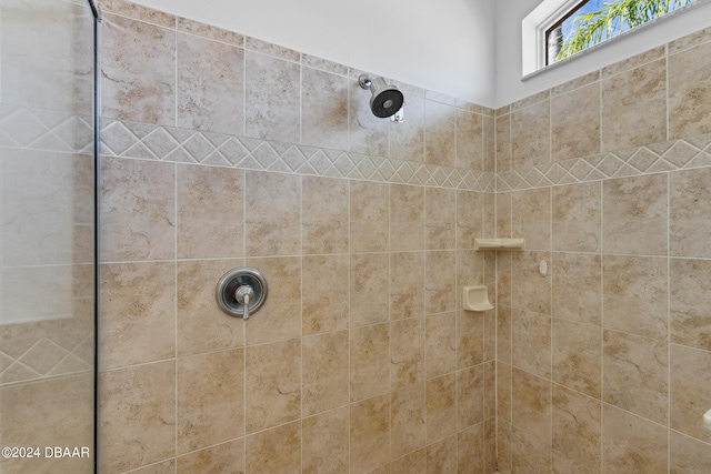 bathroom featuring tiled shower