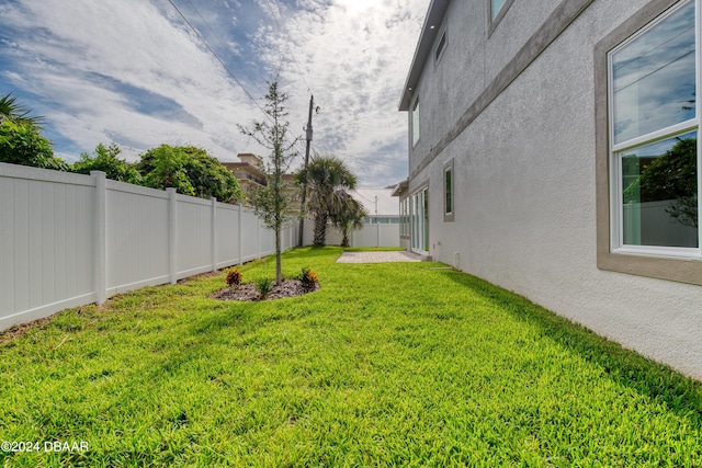 view of yard with a patio