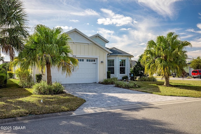 view of front facade featuring a garage and a front lawn