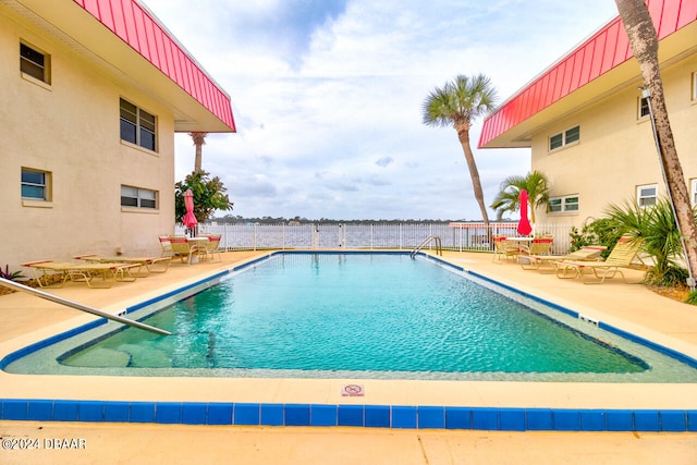 view of swimming pool featuring a patio area