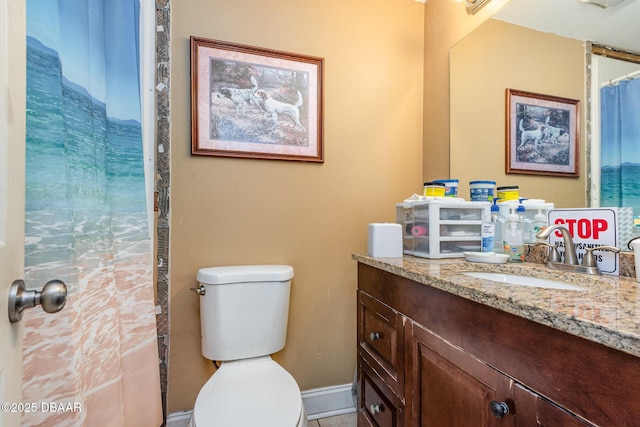 bathroom featuring vanity, baseboards, a shower with shower curtain, and toilet