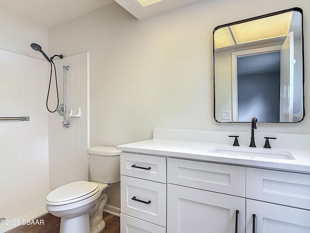 244 Oakleigh Dr, Deland, FL 32724 - full bath featuring toilet, tiled shower, vanity, and wood finished floors