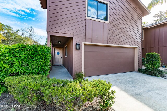 view of front of house featuring a garage and a front yard