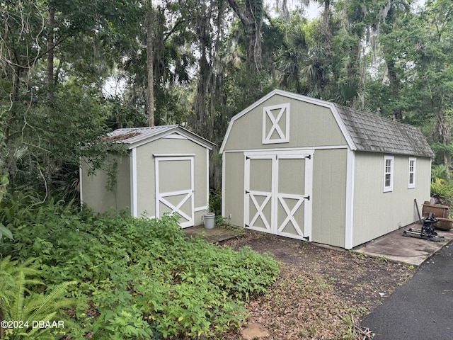 view of outbuilding