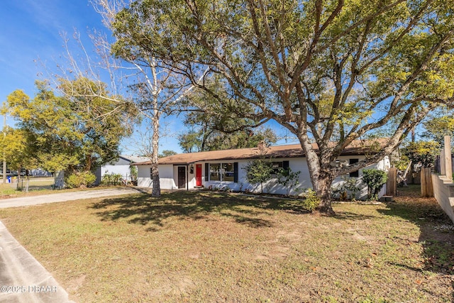 single story home with a front yard