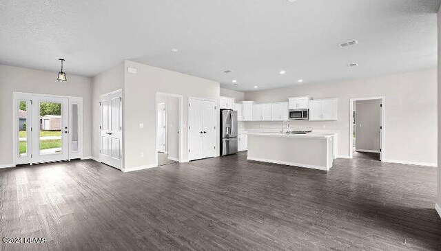 402 Oliver Dr, New Smyrna Beach, FL 32168 - photo 2