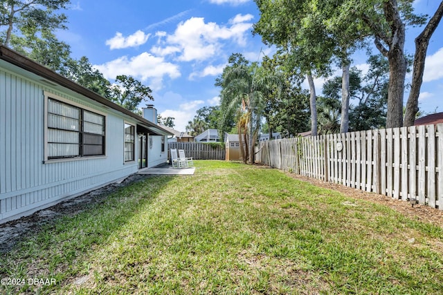 view of yard featuring a patio area