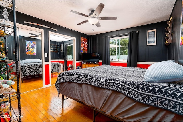 bedroom featuring a textured ceiling, hardwood / wood-style floors, and ceiling fan