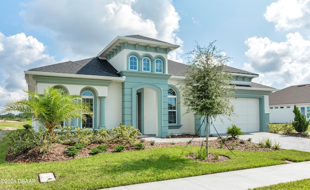 view of front of property featuring a front lawn and a garage