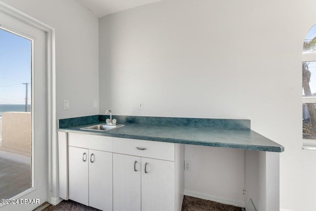 bathroom featuring sink