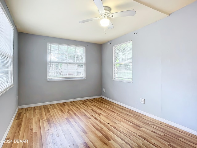 unfurnished room featuring light wood-type flooring and ceiling fan