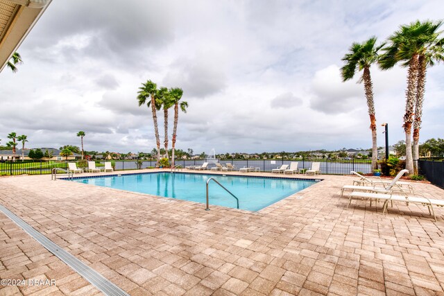 view of swimming pool featuring a patio