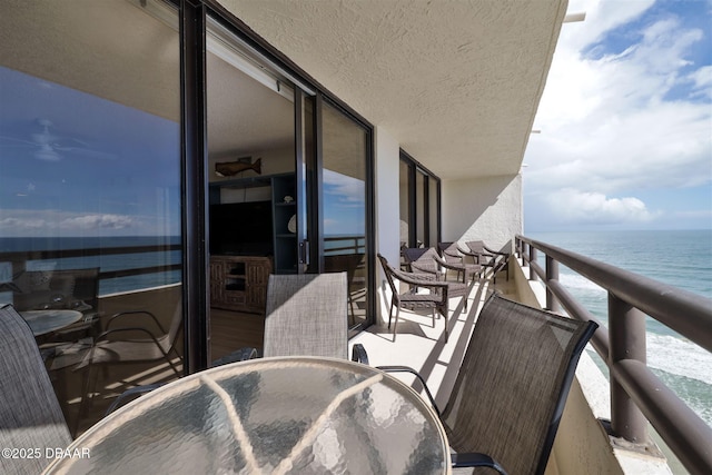 balcony with outdoor dining space