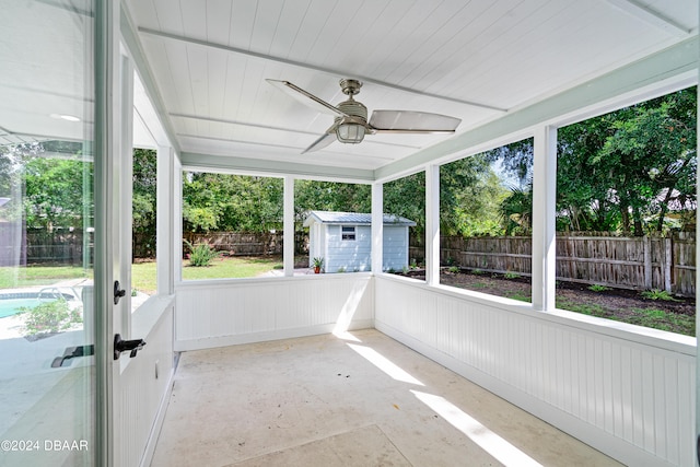 unfurnished sunroom with a wealth of natural light and ceiling fan