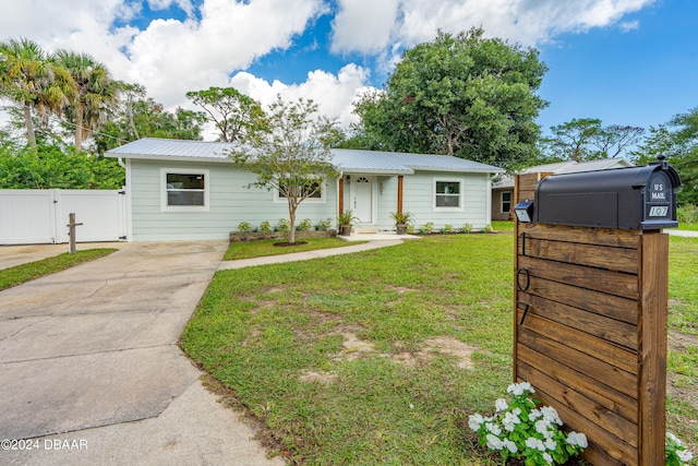 view of front of house with a front lawn