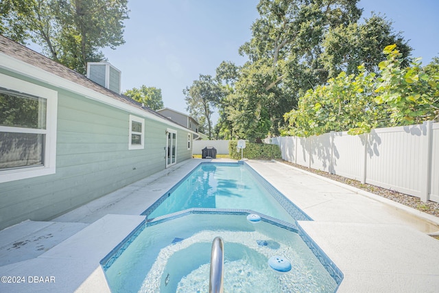 view of pool with an in ground hot tub and a patio area