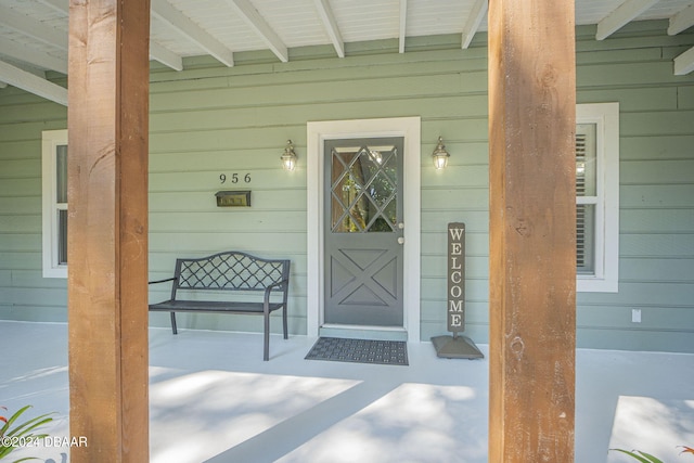 entrance to property featuring covered porch