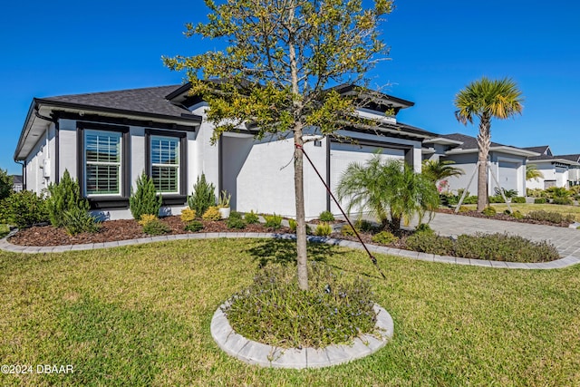 view of front facade featuring a garage and a front yard