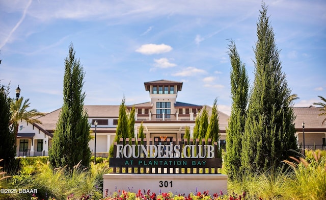 view of community / neighborhood sign