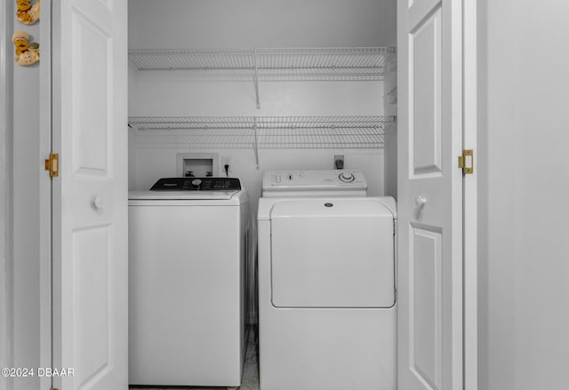 laundry room with washing machine and clothes dryer