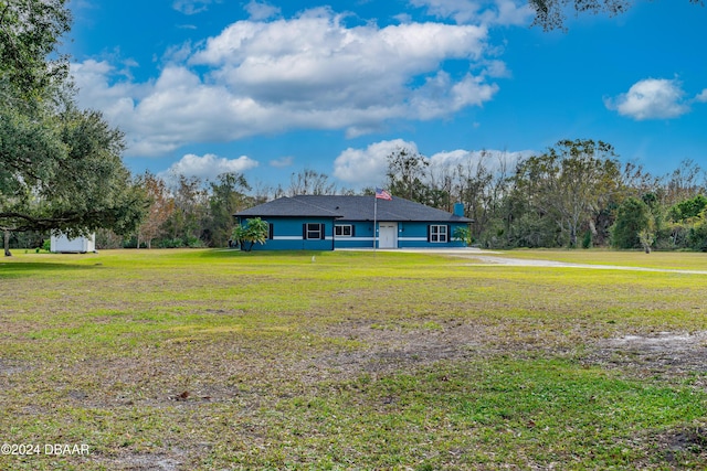 view of front of house featuring a front yard