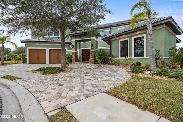 view of front facade featuring a garage