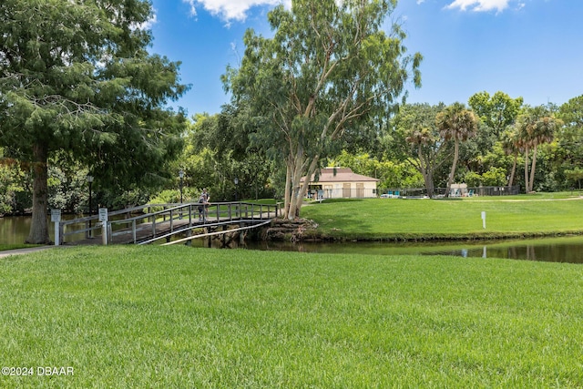 view of yard featuring a water view