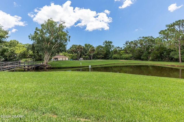 view of yard featuring a water view