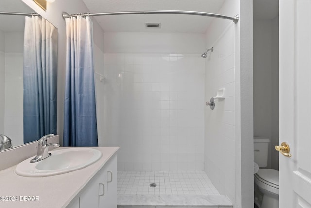 bathroom featuring a shower with curtain, vanity, and toilet