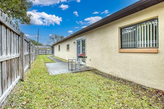 view of yard with a patio