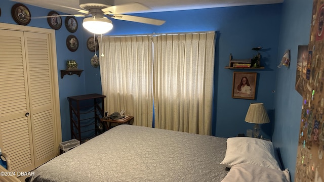 bedroom featuring ceiling fan and a closet