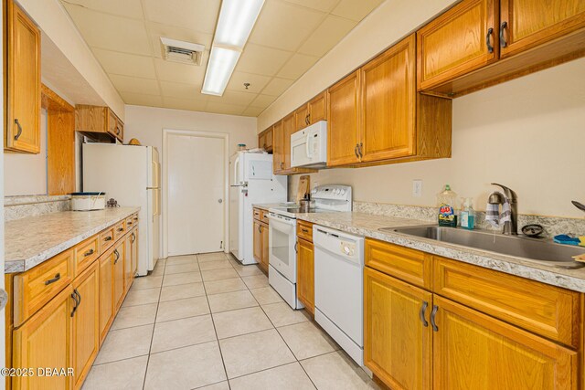 1 Oceans W Blvd Unit 7B5, Daytona Beach, FL 32118 - kitchen with visible vents, a sink, white appliances, and light countertops