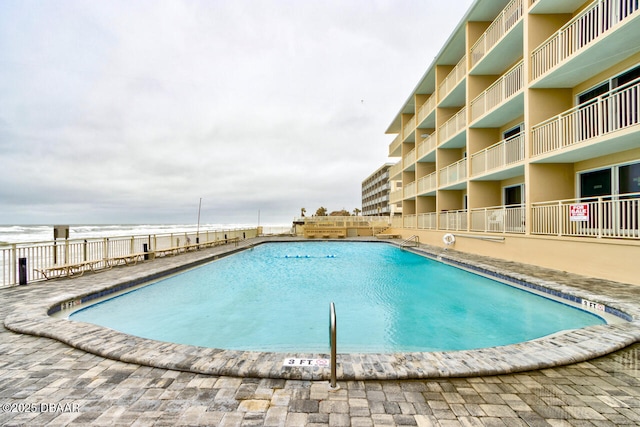 view of swimming pool