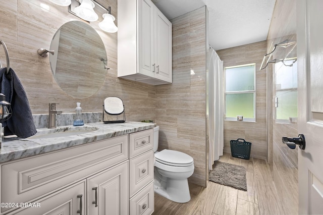 10 Pointing Pl, Palm Coast, FL 32164 - bathroom featuring tile walls, vanity, toilet, and a shower with shower curtain