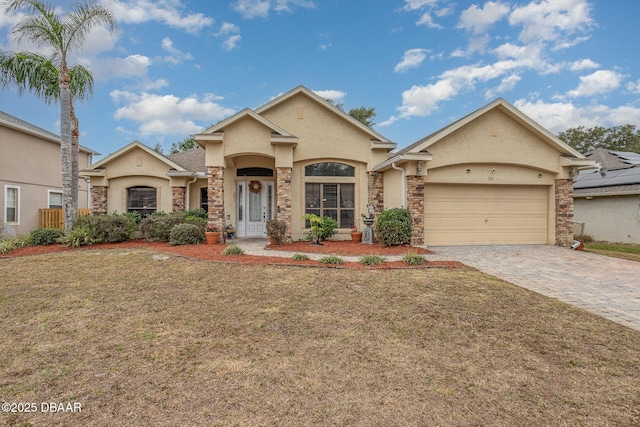 view of front facade with a garage and a front yard