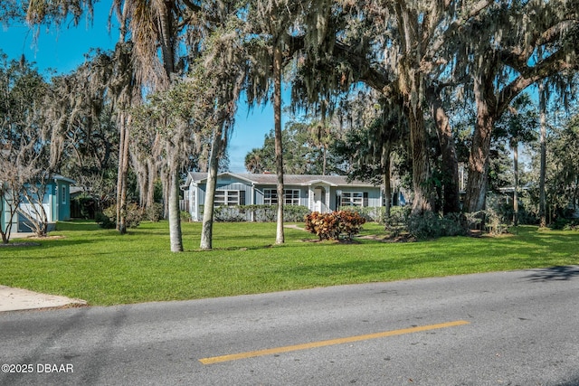 view of front of property with a front yard